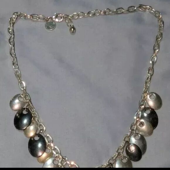 Liz Claiborne Silvertone Cha Cha Necklace 20" - Picture 2 of 7